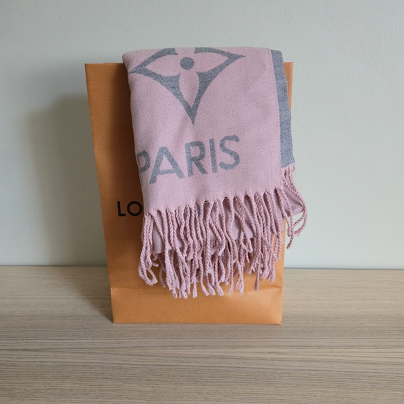 Louis Vuitton Reykjavik Scarf - Picture 2 of 9
